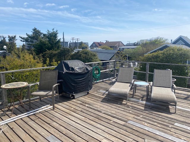 Top Floor 2 Bedroom