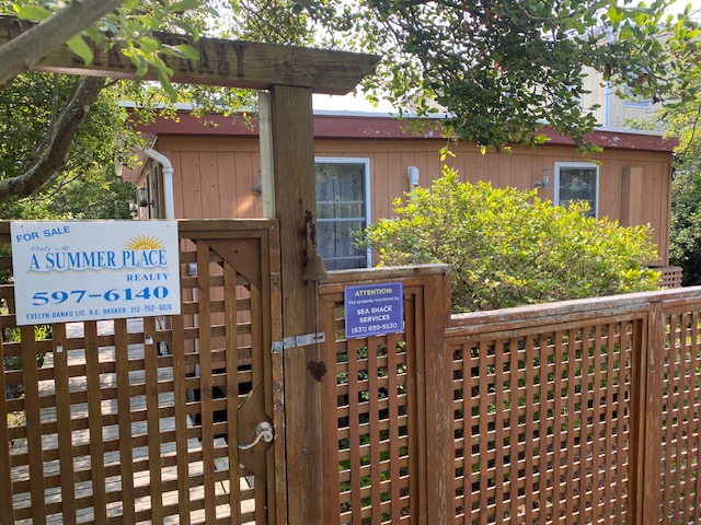 East End home with Guest House