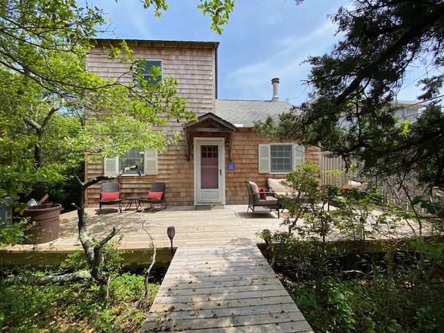 2-Story Summer Cottage